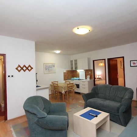 Apartments Lora ロヴィニ エクステリア 写真