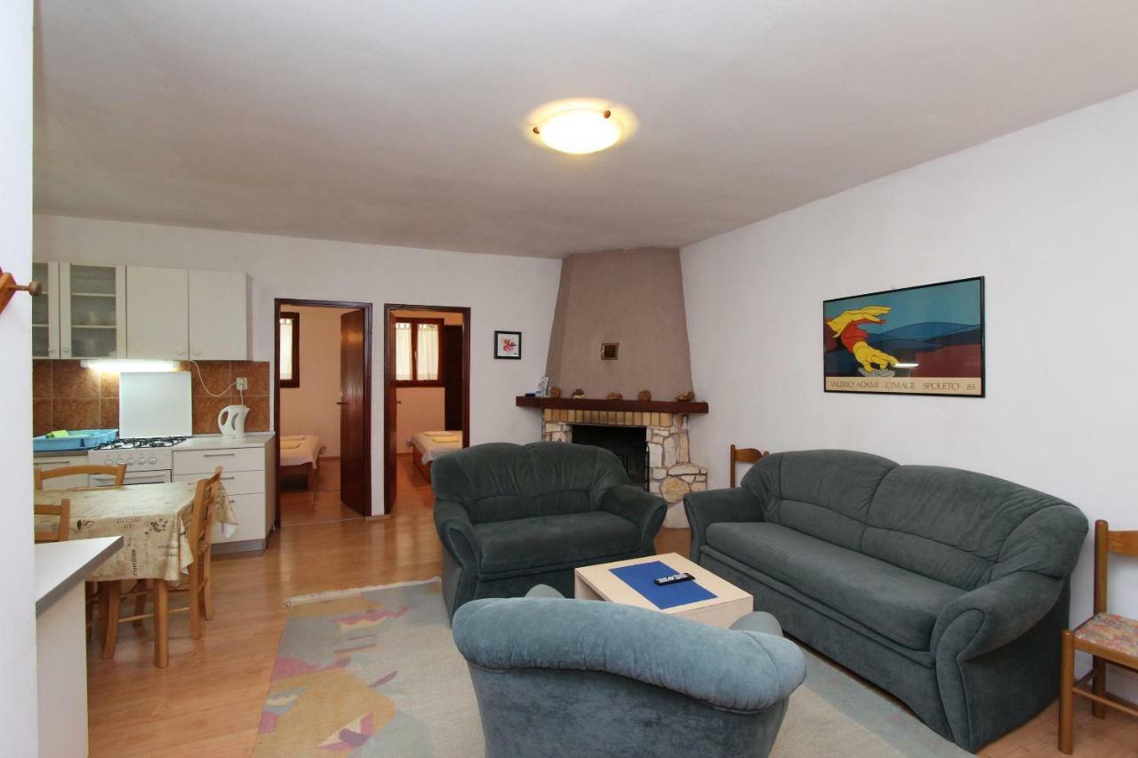 Apartments Lora ロヴィニ エクステリア 写真